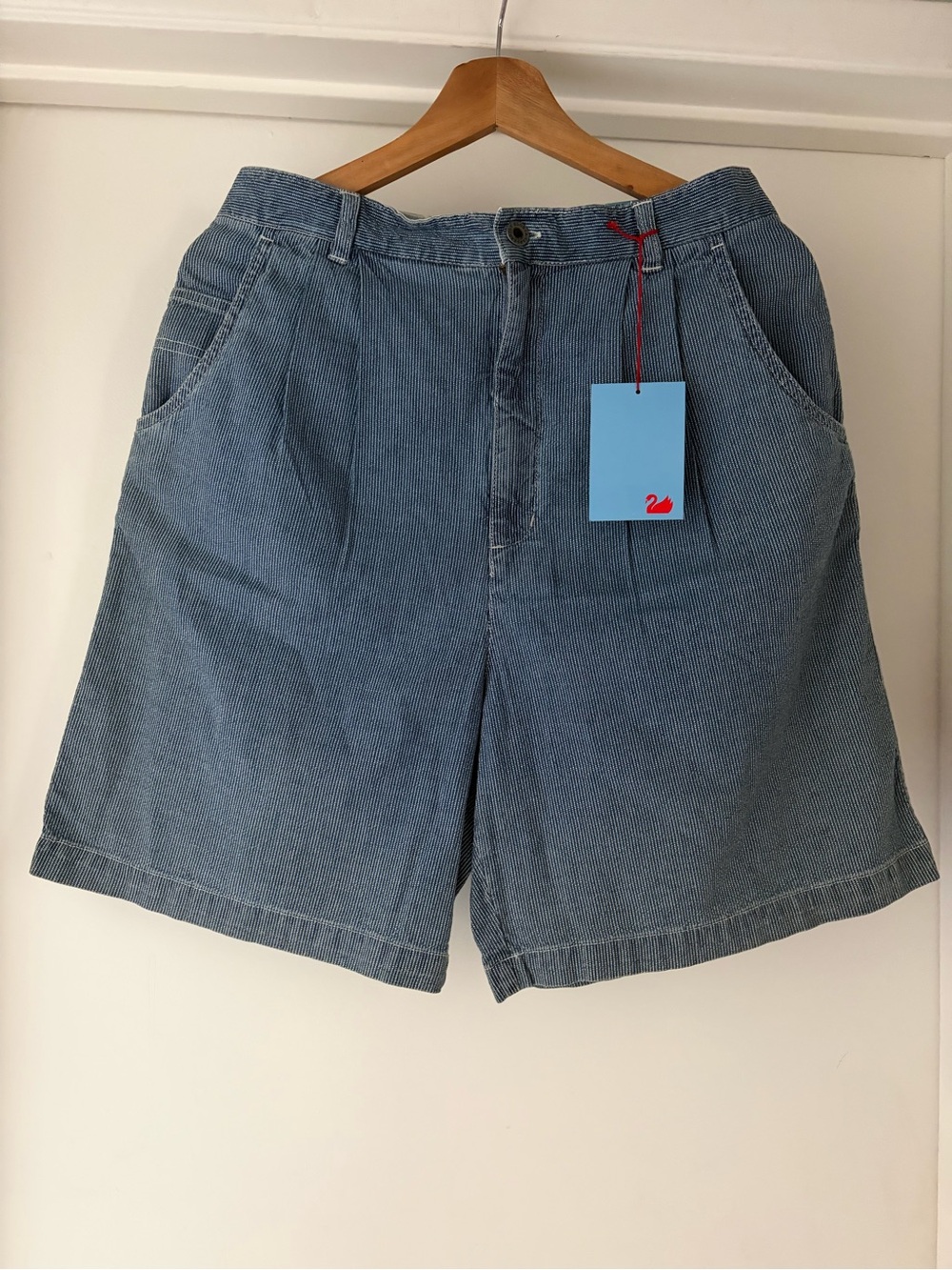 Vintage Gloria Vanderbilt 100% cotton Classic Blue Ticking Stripe Bermuda Shorts
